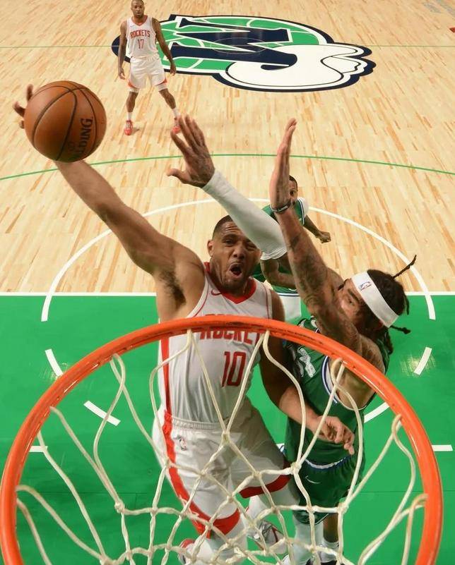 包含球场故事：一线工作人员眼中的NBA盛事的词条